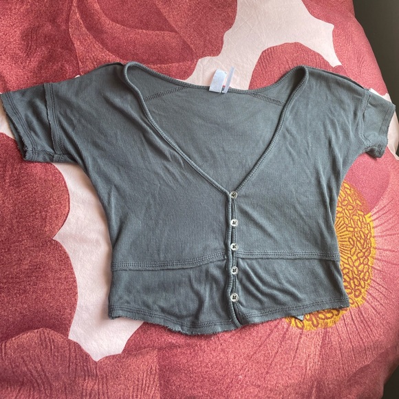 Out from under button crop top - Picture 2 of 5